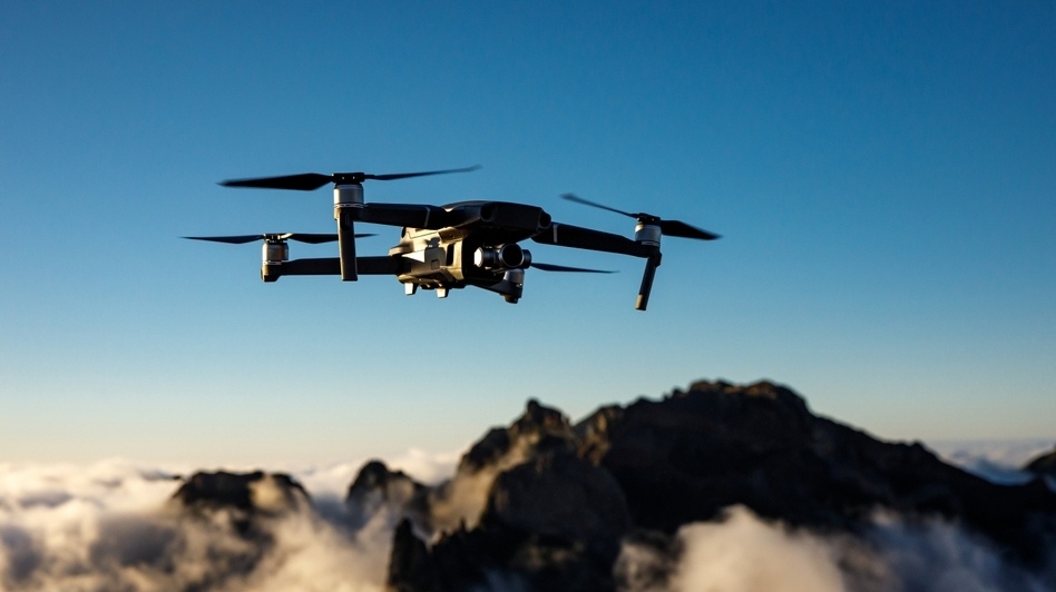 High-performance AI drone computer IBOX-604-G2 integrated into a UAV for autonomous navigation and real-time vision AI analytics with GMSL-2 and 3-axis accelerometer.